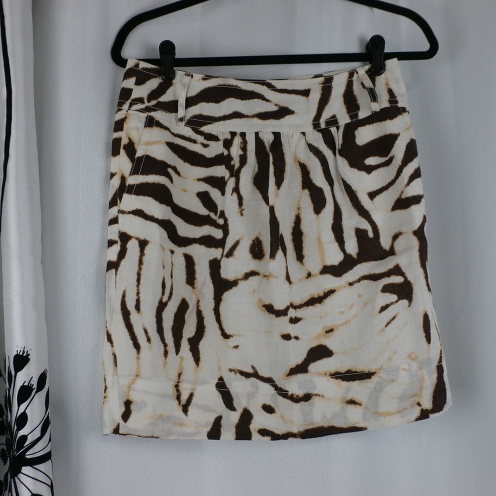Banana Republic animal print short skirt pockets